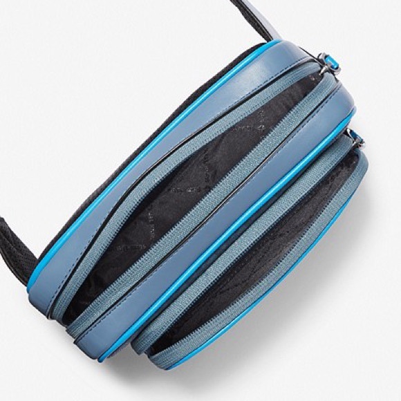 MICHAEL KORS Cooper Graphic Logo Sling Pack Blue Multi - Picture 4 of 5